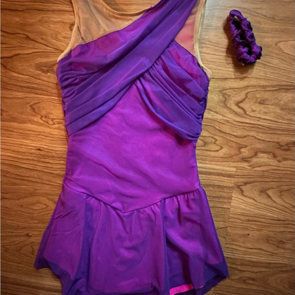 Del Arbor Elegant Purple Skating Dress with Matching Scrunchie